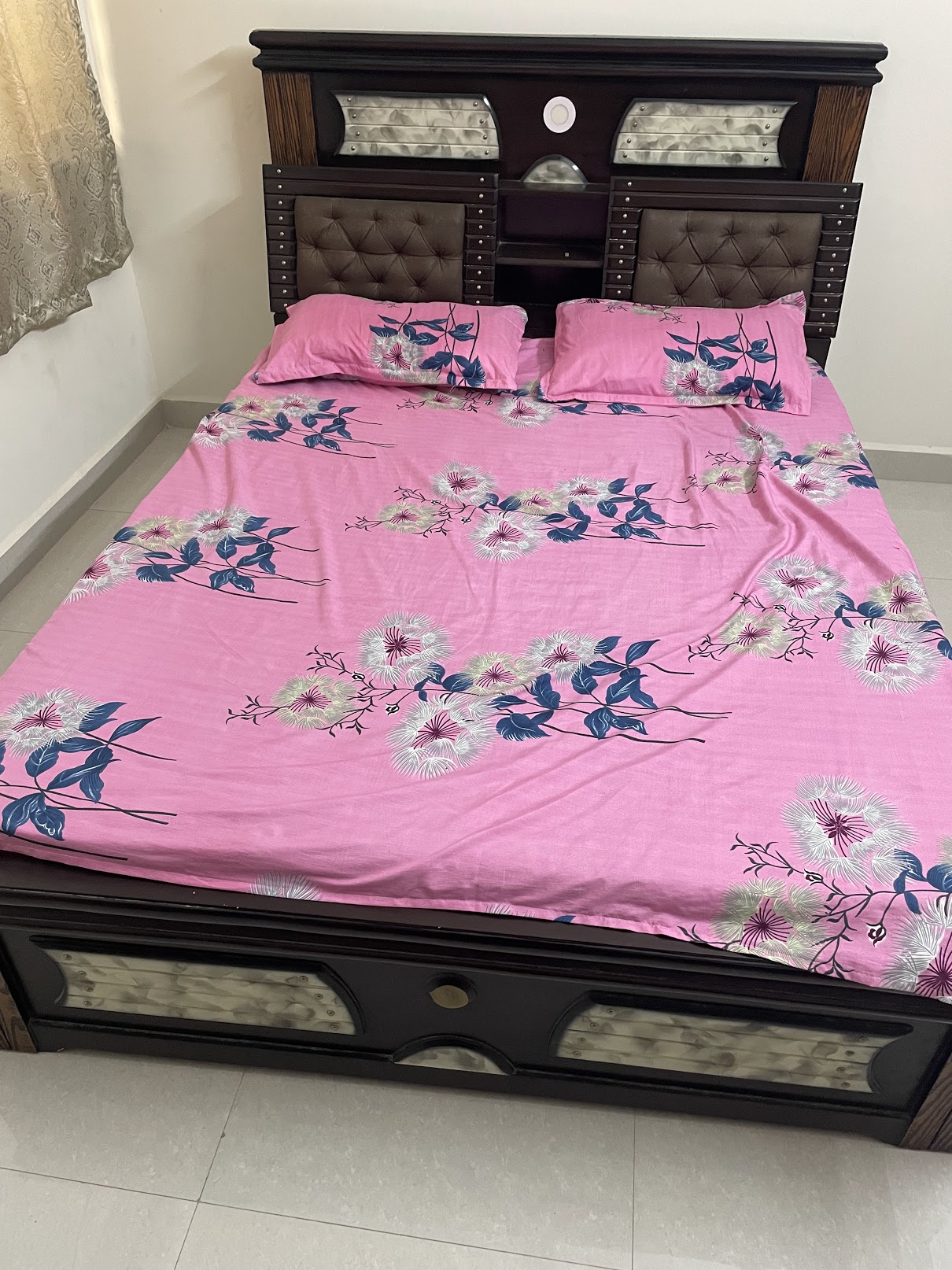 queen-bed-5ft-by-6ft-for-sale-juna-bazaar